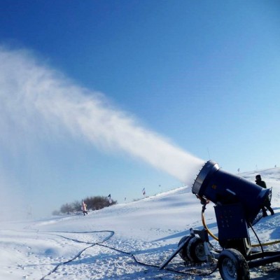 金耀造雪机搭载安全带体验动力模块 高温出雪降雪机 下雪机